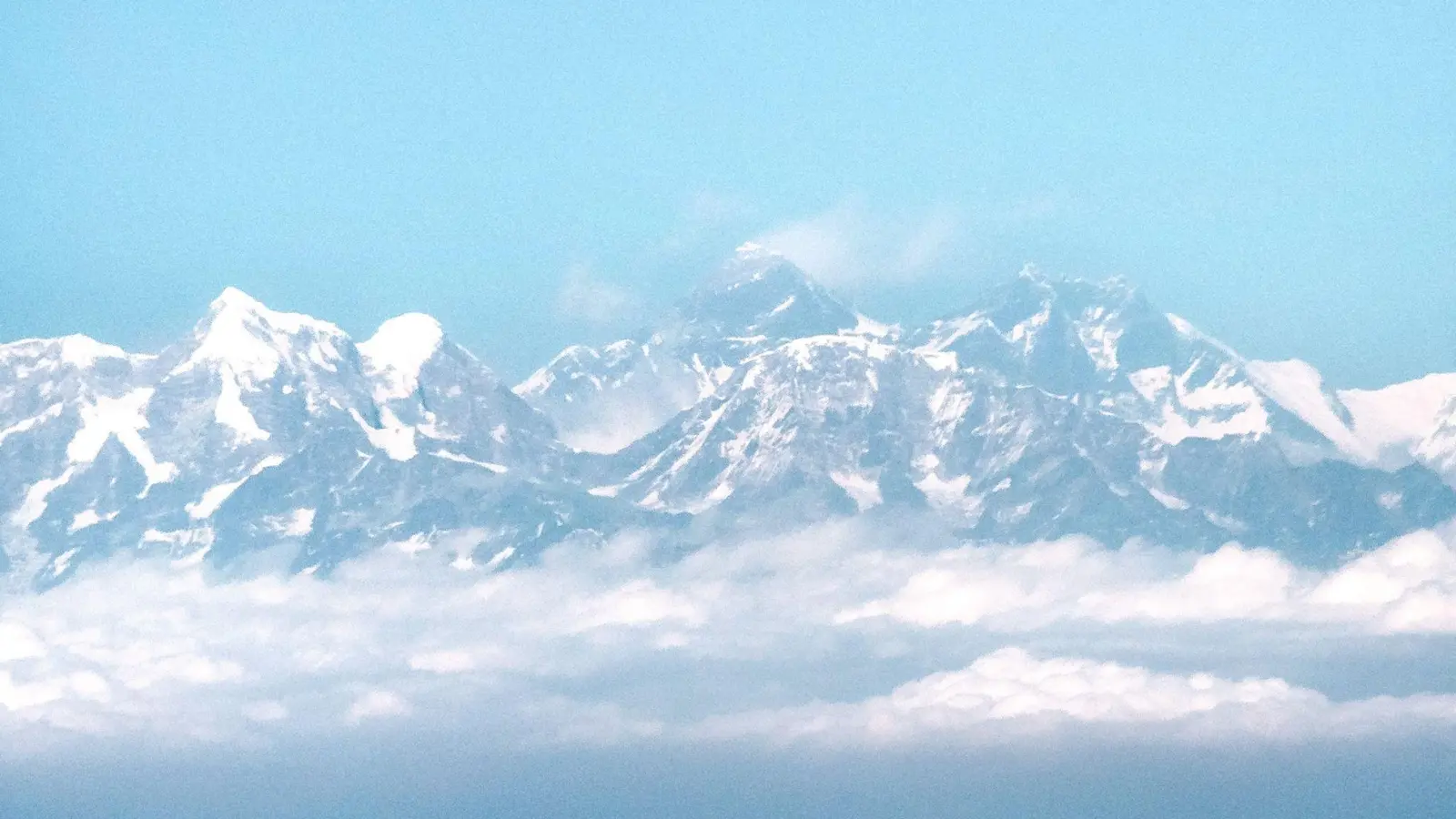 In Zeltlagern am Mount Everest sollen mehrere hundert Personen festsitzen. (Archivfoto) (Foto: Sina Schuldt/dpa)