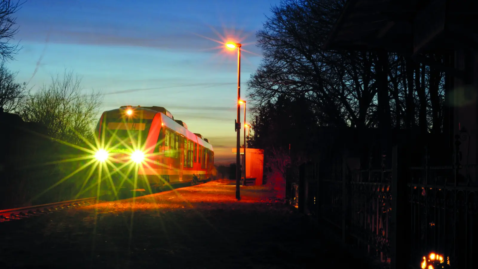 In den frühen Morgenstunden kam es am Donnerstag zu einem Problem auf der Bahnstrecke zwischen Treuchtlingen und Ansbach. (Symbolbild: Johannes Hirschlach)