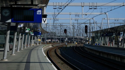 Die Niederlande müssen mehrere Eisenbahnunternehmen auf den Hauptstrecken fahren lassen. (Symbolbild) (Foto: Peter Dejong/AP/dpa)