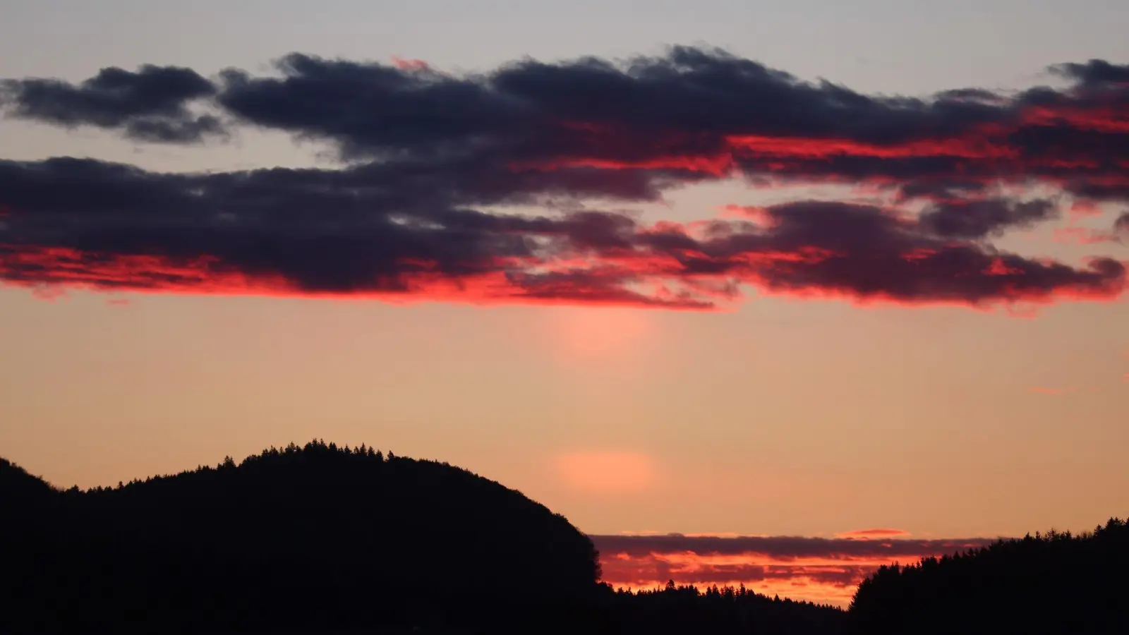 Es wird warm und sonnig in Bayern - bis zum Mittwoch. (Foto: Karl-Josef Hildenbrand/dpa)