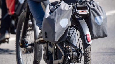 Mit einem getunten E-Bike war am Mittwoch ein 16-Jähriger in Dinkelsbühl unterwegs. (Symbolbild: Stefan Sauer/dpa)
