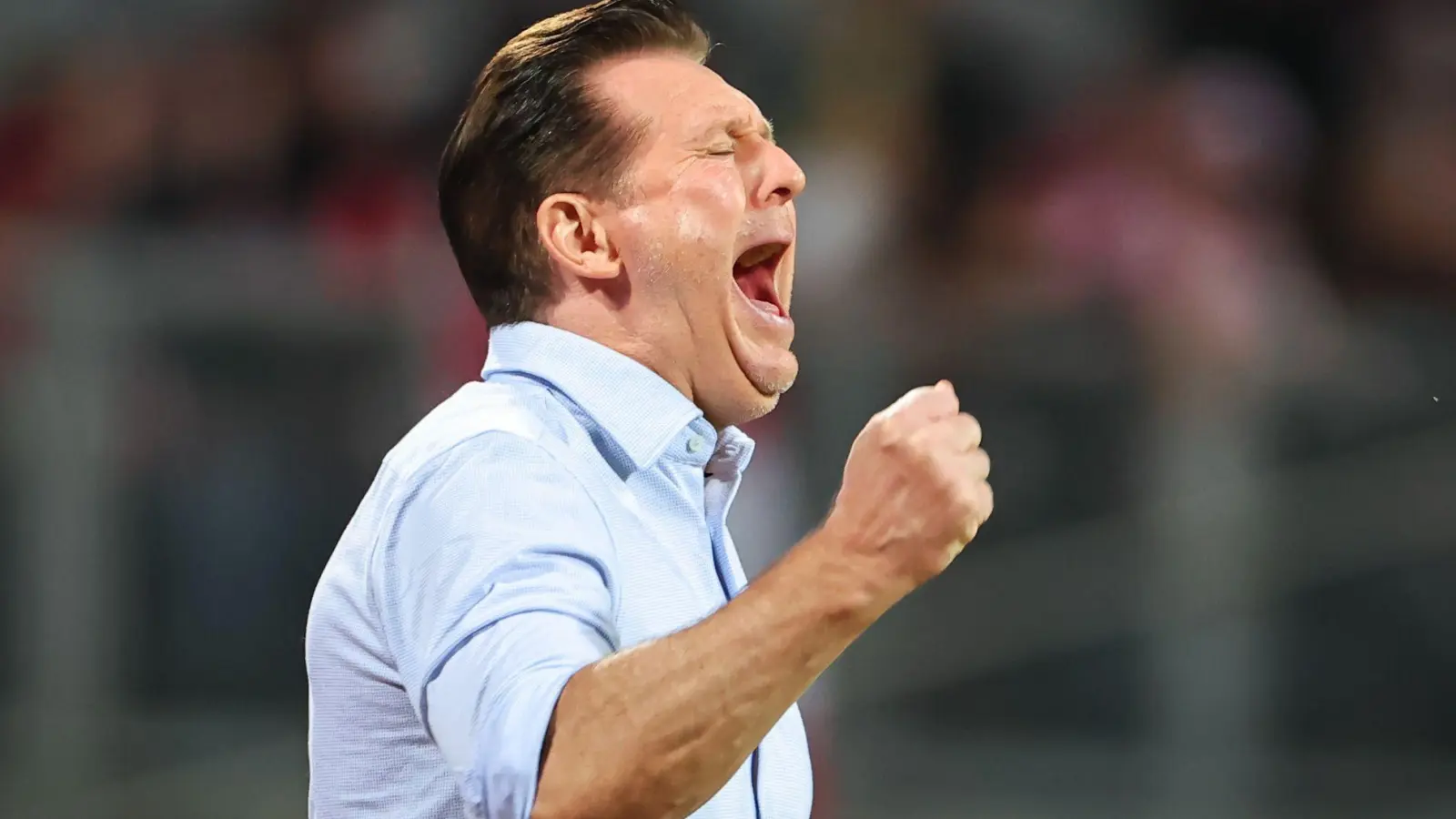 Christian Titz bei der 1:2-Niederlage von Hannover 96 in Nürnberg.  (Foto: Daniel Karmann/dpa)