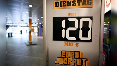 Nächste Chance am Dienstag: Der Höchstgewinn im Eurojackpot liegt bei 120 Millionen Euro. (Symbolbild) (Foto: Federico Gambarini/dpa)