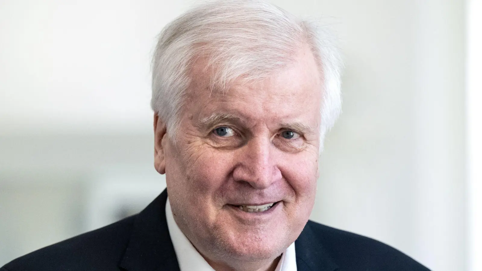 Horst Seehofer (CSU) begrüßt die verschärften Regeln in der EU für Asylsuchende. (Archivbild)  (Foto: Sven Hoppe/dpa)