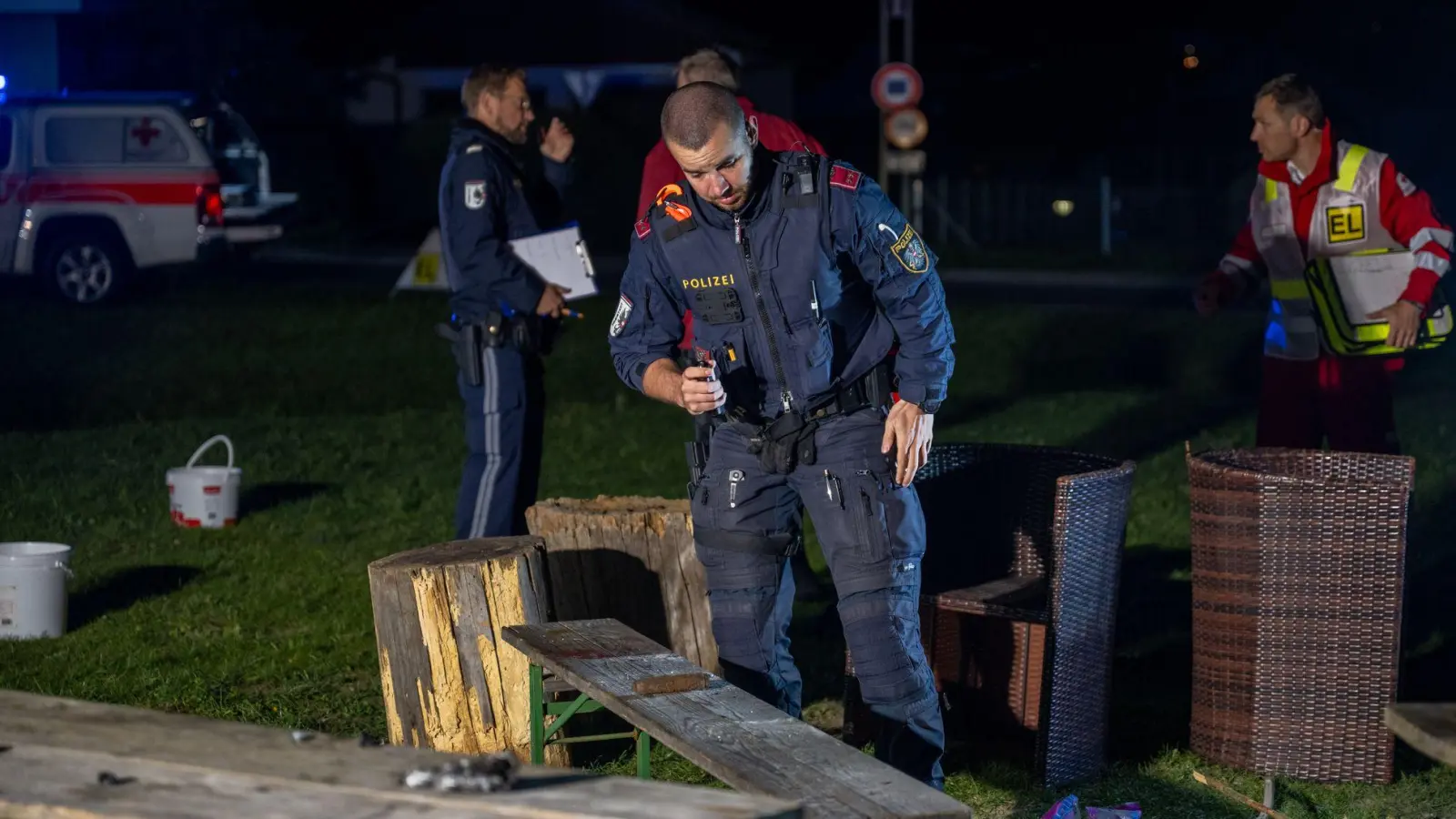 Ermittler müssen noch klären, wie die Kriegsmunition in die Feuerstellen gelangte. (Foto: Fotokerschi / Tobias Schartner/APA/dpa)