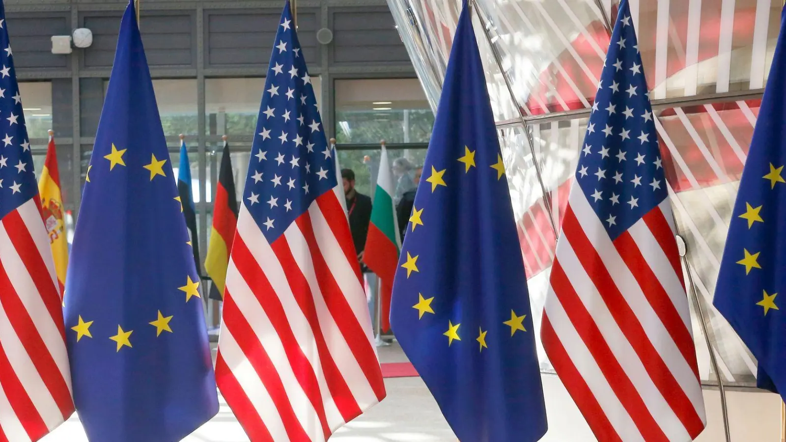 Noch verhandeln die USA und die EU. (Foto: Nicolas Maeterlinck/BELGA/dpa)