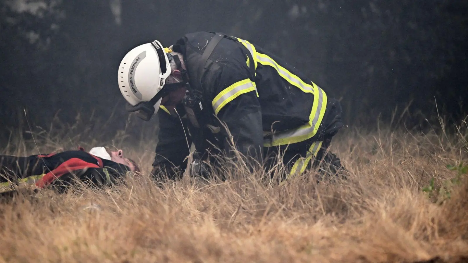 Im Waldbrandgebiet an der französischen Atlantikküste entspannt sich die Lage. (Foto: Emma Da Silva/AP/dpa)