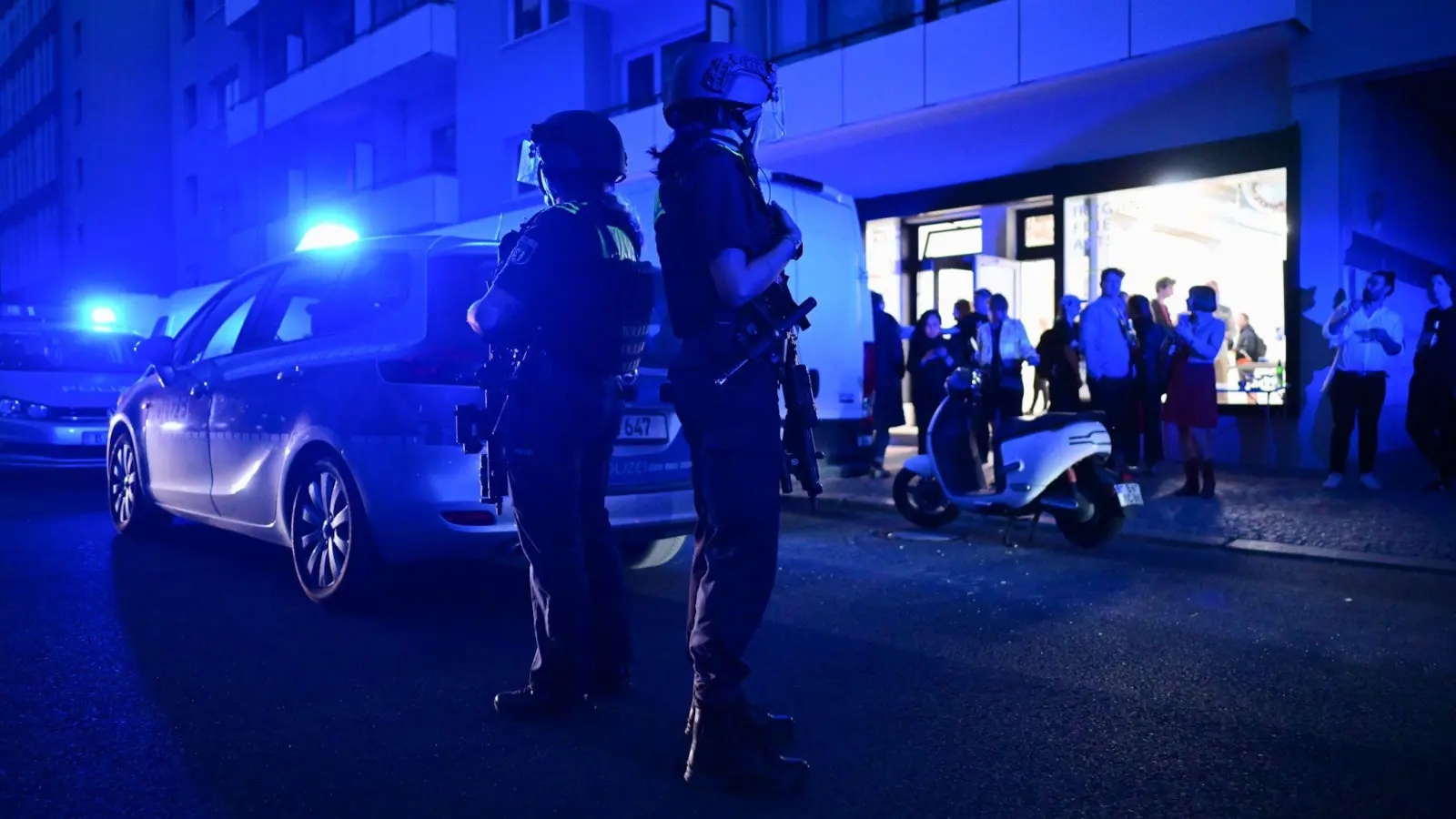 Polizeieinsatz im Mai 2025 nach Schüssen nahe der Friedrichstraße in Berlin. (Foto: Sebastian Gollnow/dpa)