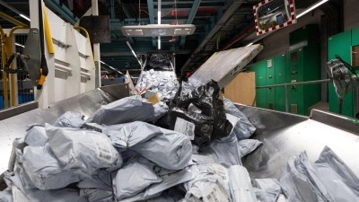 Ob günstige Produkte durch die neuen Vorgaben der EU teurer werden, dürfte abzuwarten bleiben. (Foto: Hannes P Albert/dpa)