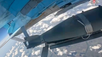 Eine russische Gleitbombe soll ein ukrainisches Gefängnis getroffen haben. (Archivbild) (Foto: Uncredited/Rusian Defense Ministry Press Service/AP/dpa)