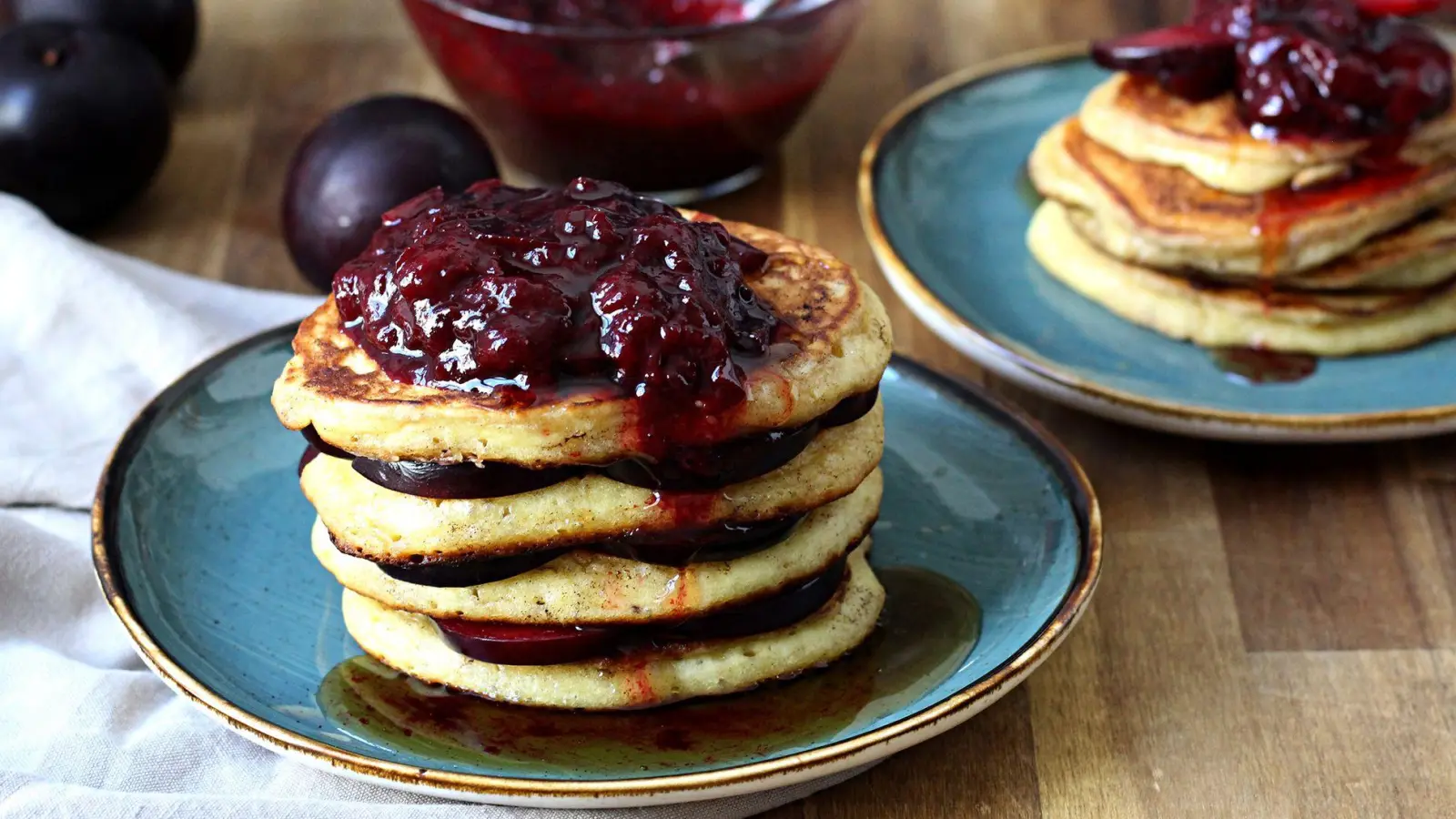 Pfannkuchen kann man klassisch in der Pfanne braten - oder im Ofen zubereiten. (Foto: Mareike Winter/biskuitwerkstatt.de/dpa-tmn)