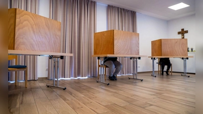 Vor allem in den kreisfreien Städten stehen häufig Stichwahlen an.  (Foto: Pia Bayer/dpa)