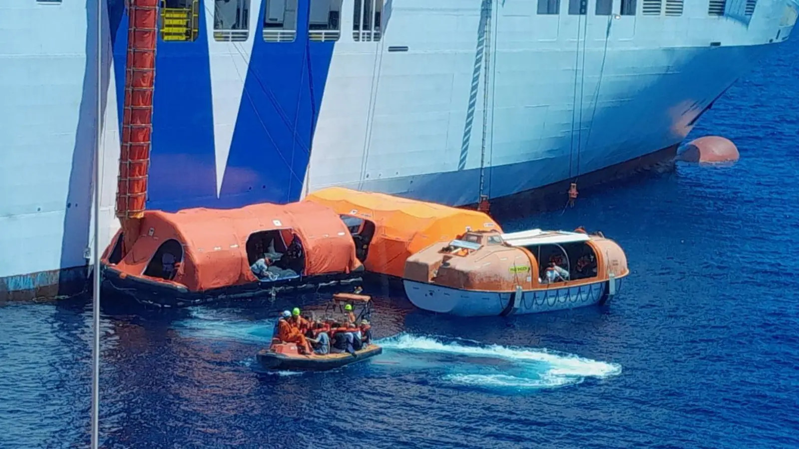 Der Unfall durchkreuzte zahlreiche Urlaubs- und Berufspläne. (Archivbild) (Foto: ---/Salvamento Maritimo España/dpa)