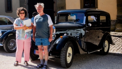 Gabriele und Martin Ruchser mit einem Peugeot 201 BR3 mit der Startnummer 8. Produktion zwischen 1929 und 1937. <br>Baujahr: 1934<br>Hubraum: 1100 cm³<br>Zylinder: 4<br>PS: 23 (Foto: Evi Lemberger)