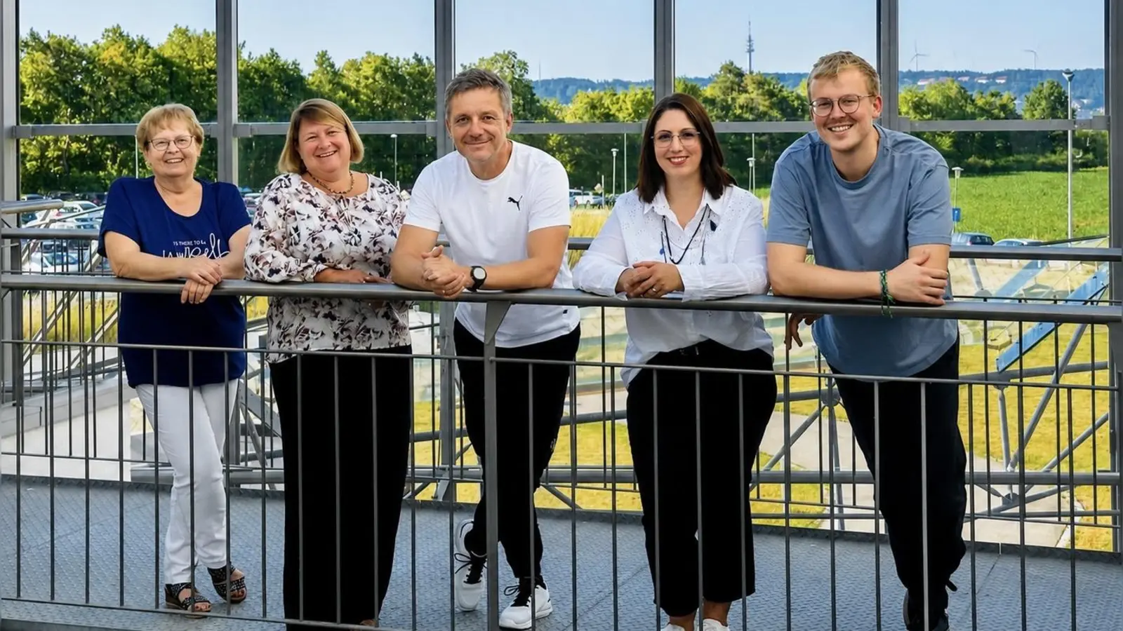 Das Team von Böhm &amp; Bertko (von links nach rechts): Petra Hofmockel, Bautechnikerin Daniela Rossel, Dipl. Ing. (FH) Frank Bertko, Lena Garbs, B. Eng. Nicklas Mück (Foto: Böhm & Bertko)
