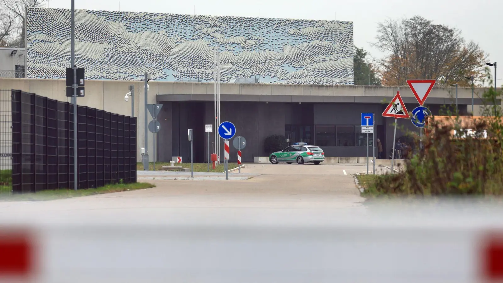 Seit Wochen gibt es Vorwürfe gegen Mitarbeiter im bayerischen Justizvollzug. (Symbolbild) (Foto: Karl-Josef Hildenbrand/dpa)