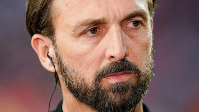 FCK-Sportchef Thomas Hengen droht mit Konsequenzen bei Fehlverhalten von Fans  (Foto: Uwe Anspach/dpa)