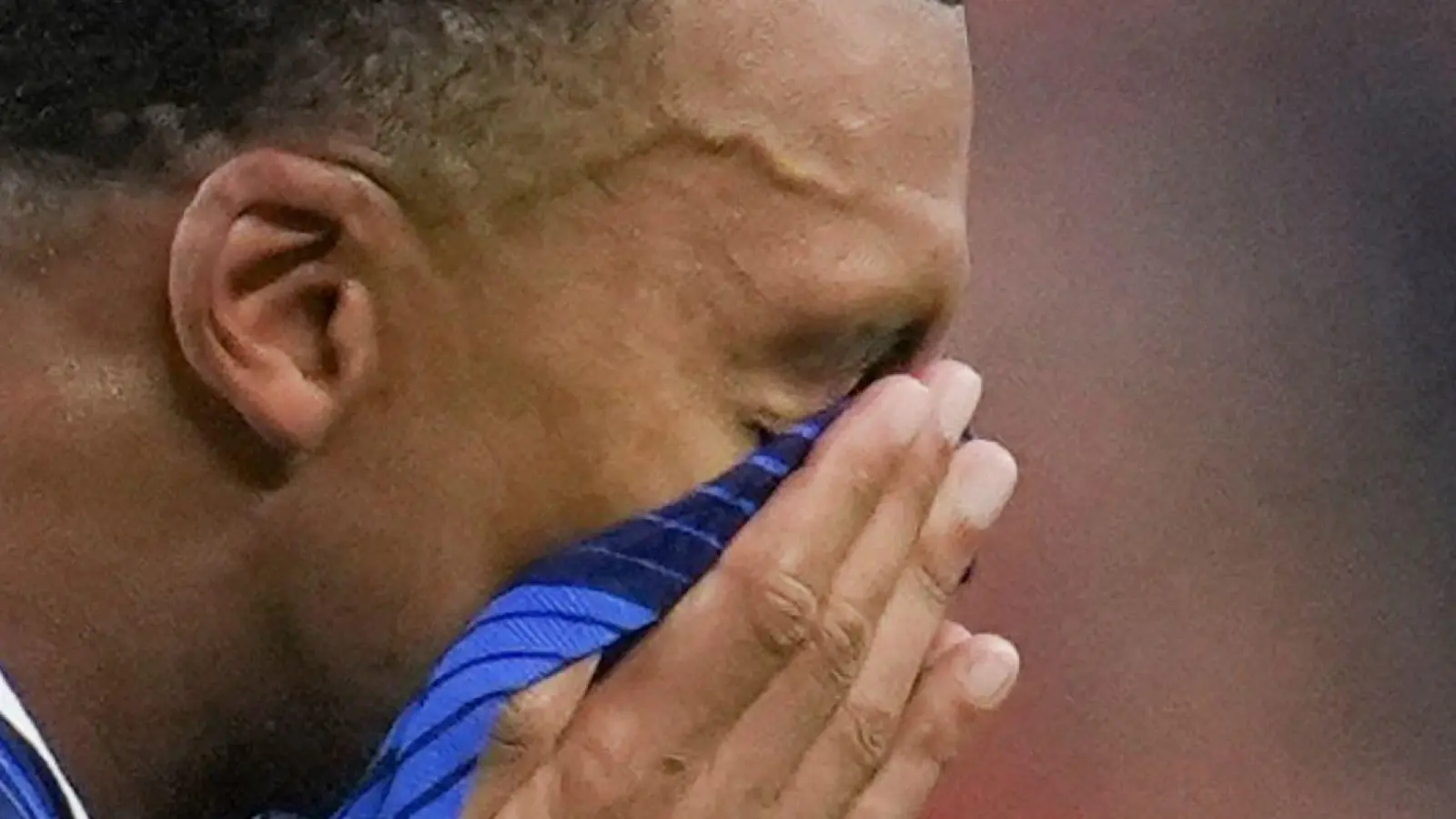 Tief enttäuscht: Frankreichs Kylian Mbappé nach dem Halbfinal-Aus. (Foto: Wu Xiaoling/XinHua/dpa)