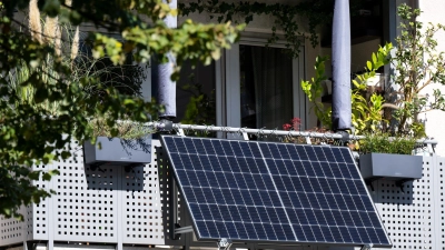 Der Sonnenstromverband BSW Solar erwartet in diesem Jahr weiteres rasantes Wachstum bei kleinen Balkonsolaranlagen. (Foto: Illustration)  (Foto: Sven Hoppe/dpa)