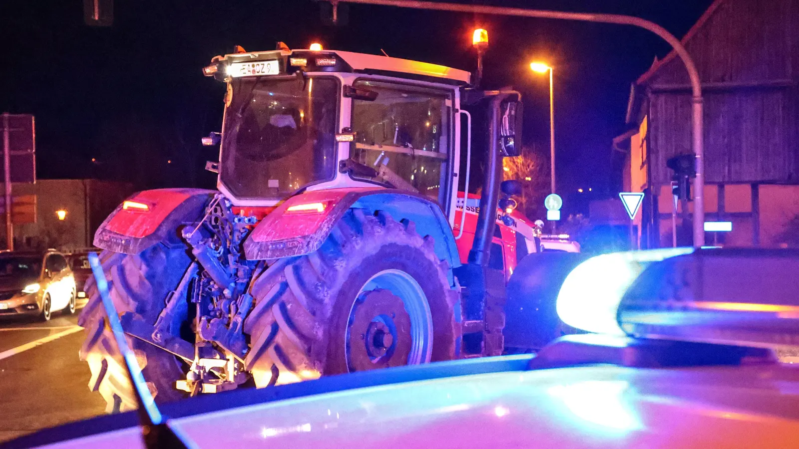 Wie schon vergangenen Freitag (Foto) sollen auch diesmal Traktoren und andere Fahrzeuge im Konvoi durch Neustadt ziehen. (Foto: Tizian Gerbing)