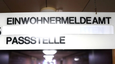 In den Einwohnermeldeämtern ist nach wie vor zu spüren, dass sich Bayern als Wohnort großer Beliebtheit erfreut. (Illustration) (Foto: Marcus Brandt/dpa)