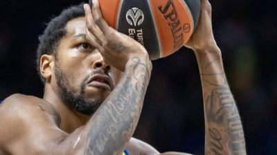 Mit 17 Punkten Albas bester Werfer bei der Niederlage in Istanbul: Sterling Brown. (Foto: Andreas Gora/dpa/Archivbild)