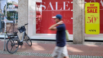 Äußere Zeichen einer Insolvenz: Ausverkauf. (Symbolbild)  (Foto: Bernd Thissen/dpa)