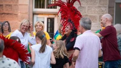 Hochkarätige Musik, bestes Wetter und strahlende Gesichter: Bei der NeustadtNacht des Neustädter Kulturvereins stimmte wirklich alles. (Foto: Mirko Fryska)