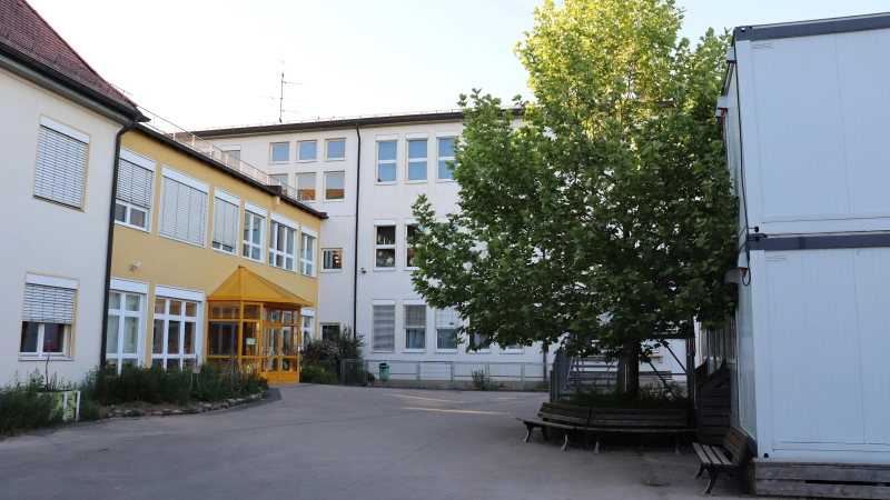 Nach den bisherigen Gesprächen mit Eigentümerinnen und Eigentümern von Grundstücken hat die Verwaltung wenig Hoffnung, einen neuen Standort für die Heilsbronner Grundschule zu finden. (Foto: Antonia Müller)