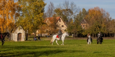 Die Hollywood-Produktion „The Uprising” entsteht gerade unter anderem im Fränkischen Freilandmuseum. Unsere Fotografin war dabei – so gut es ging. (Foto: Evi Lemberger)