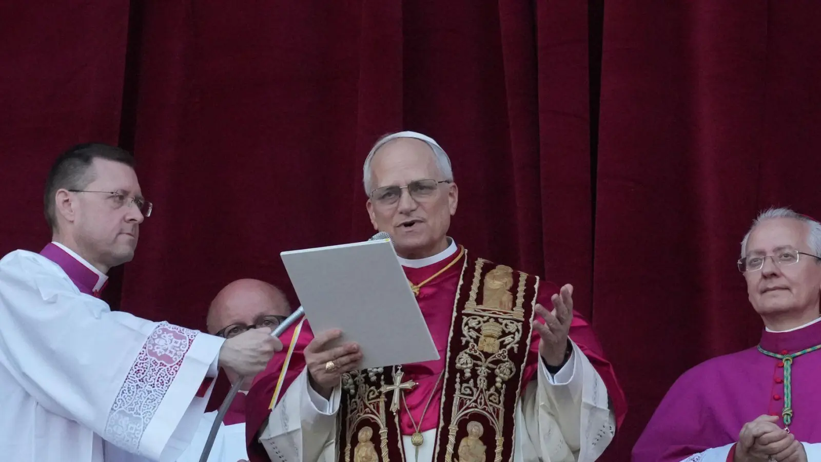 Der neue Papst leitete bis 2012 den Augustinerorden. (Foto: Andrew Medichini/AP/dpa)