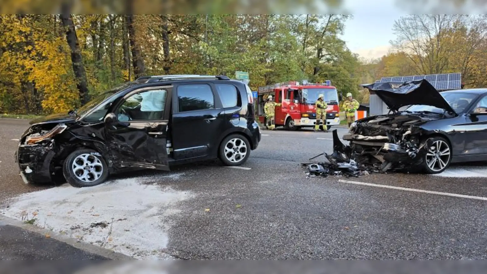Der Fahrer des Citroens (links) missachtete die Vorfahrt einer BMW-Fahrerin.  (Foto: Wolfgang Grebenhof)