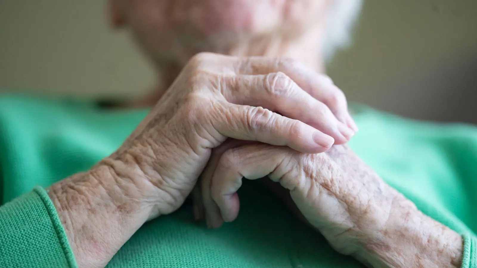 Im Vergleich mit 16 westeuropäischen Ländern belegt Deutschland bei der Lebenserwartung nur Rang 15 (Männer) und Rang 14 (Frauen). (Foto: Marijan Murat/dpa)