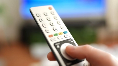 DVB-I soll auch mehr Komfort bringen - etwa eine Senderliste für alle linearen Fernsehprogramme, ganz gleich über welchen Empfangsweg. (Foto: Marcus Brandt/dpa/dpa-tmn)
