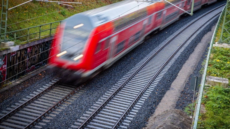 Verkehrsminister: Bund muss mehr für Regionalverkehr zahlen. (Archivbild) (Foto: Jens Büttner/Deutsche Presse-Agentur GmbH/dpa)