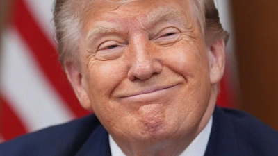 Noch mehr Amerikaner sollen neue Pässe mit Donald Trumps Abbild bekommen.  (Foto: Jacquelyn Martin/AP/dpa)