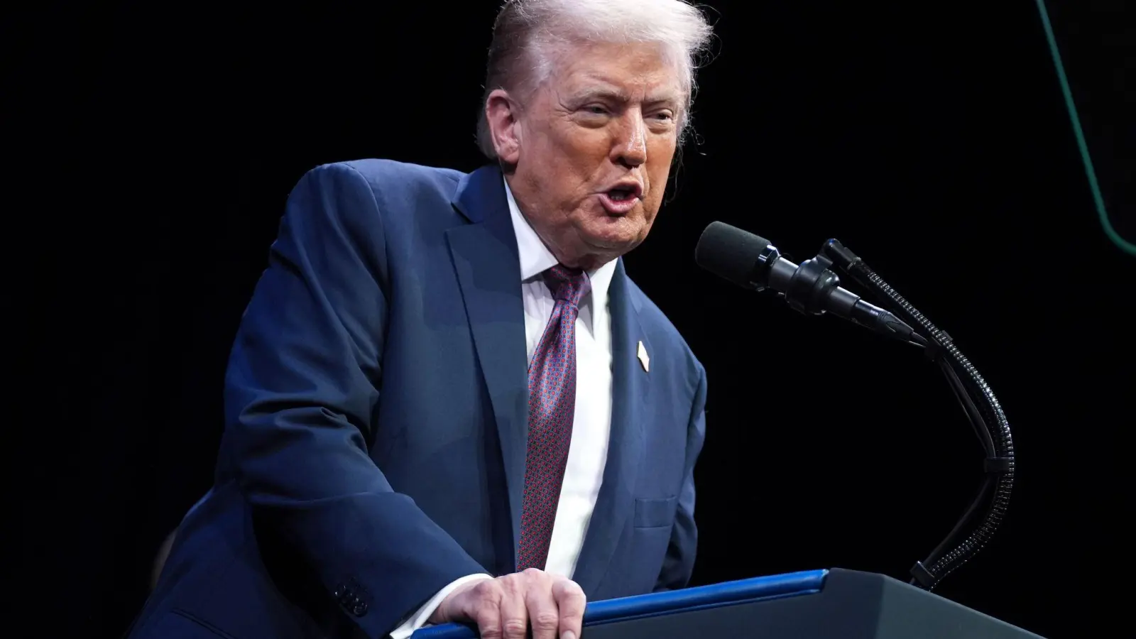 Die US-Regierung bedauert den Ort des Angriffs.  (Foto: Evan Vucci/AP/dpa)