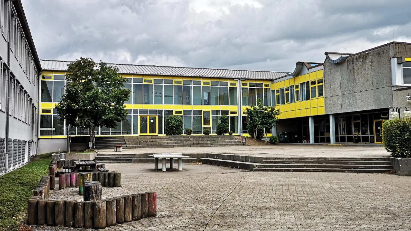 Das Thema der Sanierung der Grund- und Mittelschule beschäftigt den Schulverband mit seinen Mitgliedsgemeinden schon lange. Aktuell läuft alles auf eine kleine Lösung, also ein Konzept für punktuelle Instandhaltungs- und Modernisierungsmaßnahmen, hinaus. (Archivbild: Jürgen Binder)