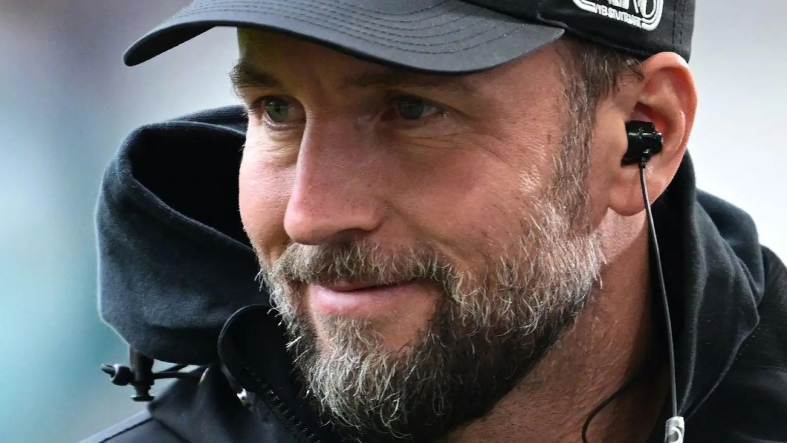 Sebastian Hoeneß freut sich auf das Kräftemessen am Samstag mit dem FC Bayern. (Foto: Bernd Weißbrod/dpa)