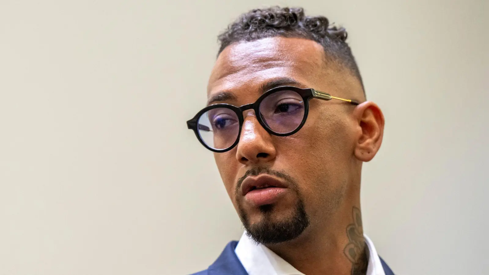 Im Streit um Äußerungen des ehemaligen Fußball-Nationalspielers Jérôme Boateng ist ein Gericht um einen Vergleich bemüht. (Archivbild) (Foto: Peter Kneffel/dpa)