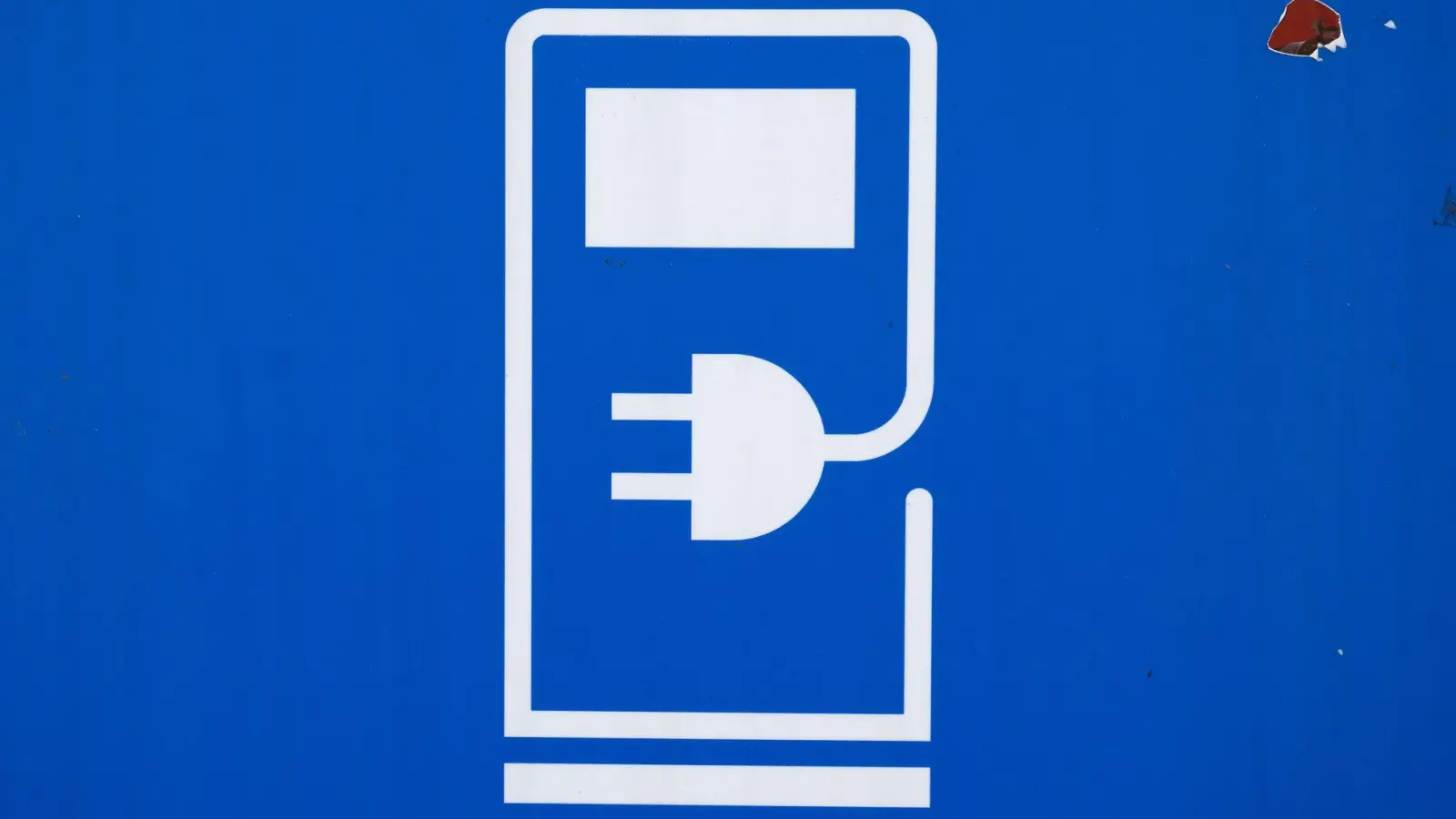 Die Mehrheit der privaten Autobesitzer in Deutschland misstraut nach einer Umfrage der HUK Coburg nach wie vor dem Elektroauto. (Symbolbild) (Foto: Sven Hoppe/dpa)