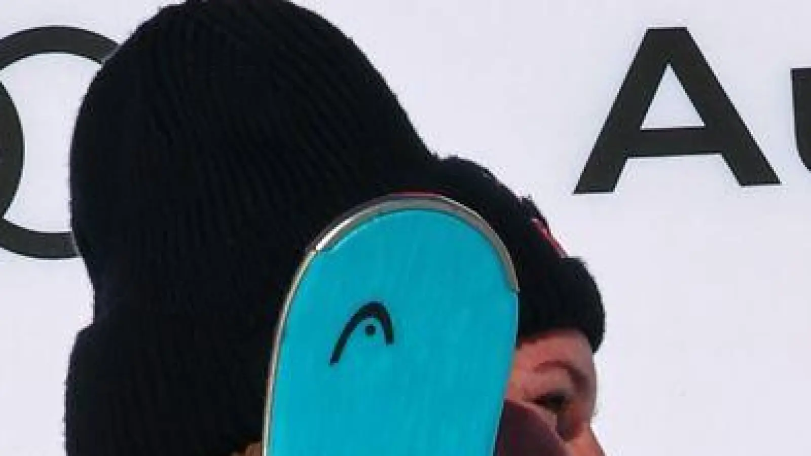 Wer gratuliert wem beim Weltcup-Finale? Emma Aicher (links) und Mikaela Shiffrin stehen vor einem großen Showdown. (Archivbild) (Foto: Marco Trovati/AP/dpa)