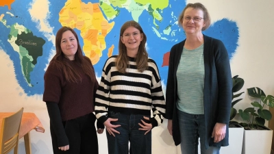 Tessa Heinlein, Malea Rottler und Silke Groß (von links) ermöglichen Menschen mit Behinderung in Bruckberg Teilhabe.  (Foto: Thomas Schaller)