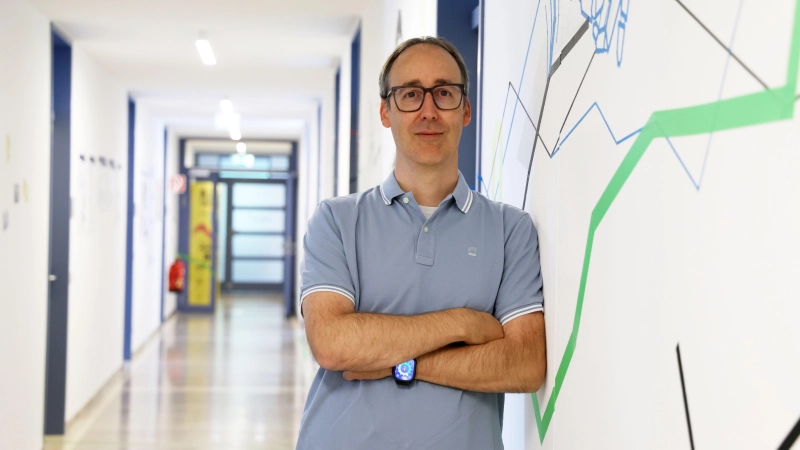 „Kritisches Denken ist wichtig”, rät Professor Dr. Sigurd Schacht im Umgang mit Chatbots wie ChatGPT. (Foto: Johannes Hirschlach)