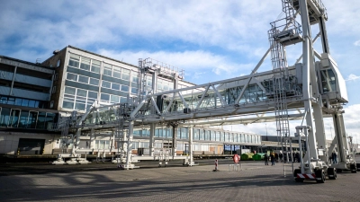 Die Bundespolizei nahm einen gesuchten Arbeiter im Kreuzfahrtterminal fest. (Archivbild) (Foto: Sina Schuldt/dpa)