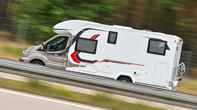 Wohnmobilbesitzer können ihre Flüssiggas-Tankflasche ab sofort an öffentlichen Tankstellen in Deutschland mit Autogas befüllen. (Foto: Patrick Pleul/dpa)