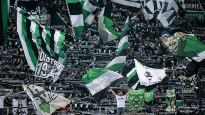 Bei Borussia Mönchengladbach gibt es erneut einen Millionen-Verlust. (Archivbild) (Foto: Fabian Strauch/dpa)