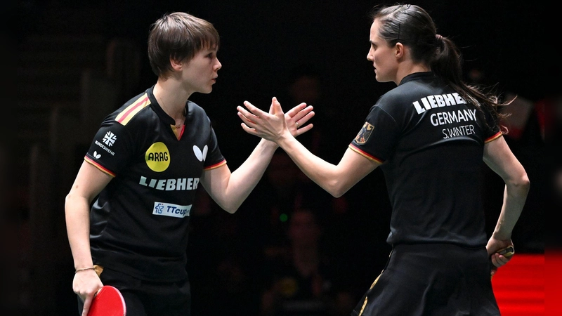 Nina Mittelham (l.) und Sabine Winter standen sich im Finale als Gegnerinnen gegenüber. (Archivbild) (Foto: Xu Bingjie/XinHua/dpa)