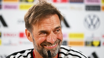 Jürgen Klopp zeigt sich vor seinem ersten Heim-Länderspiel gut gelaunt.  (Foto: Federico Gambarini/dpa)