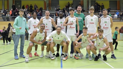 So sehen Sieger aus: Die Ansbacher Spieler freuen sich über den Sieg. (Foto: Martin Rügner)